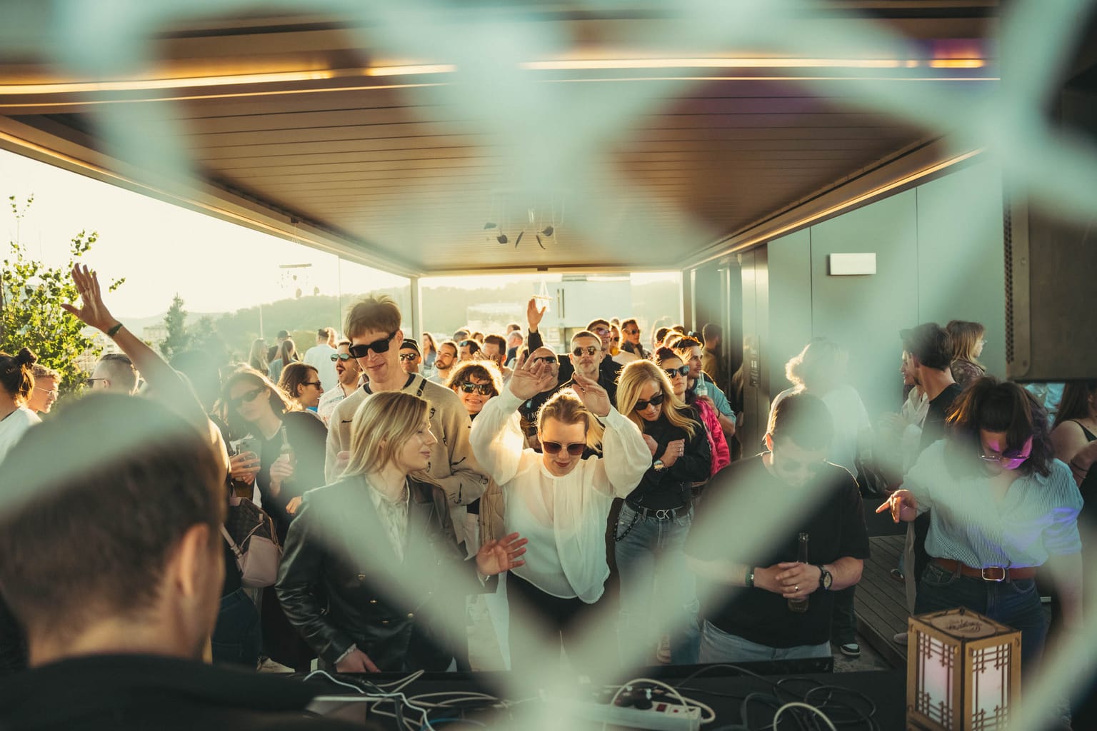 Event atmosphere with electronic music